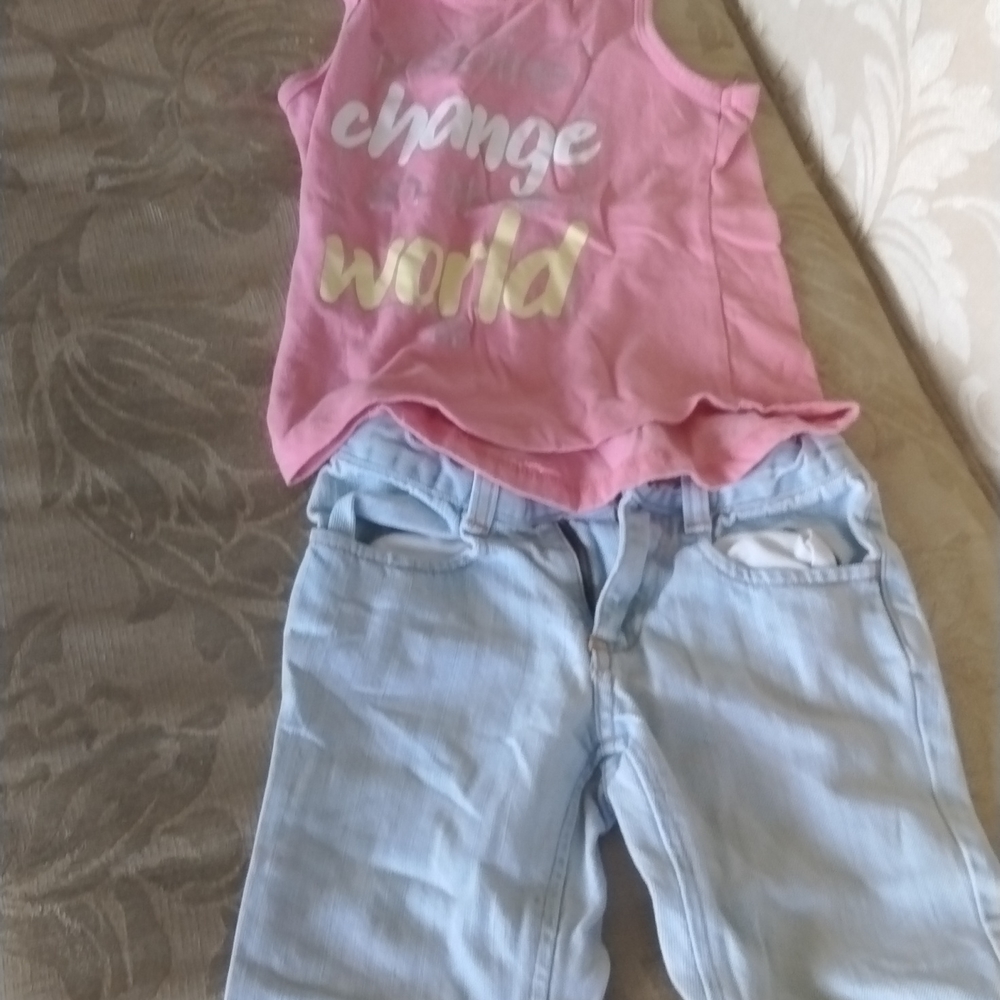 Little girls Gap light blue jean capris a pink Reebok tank top